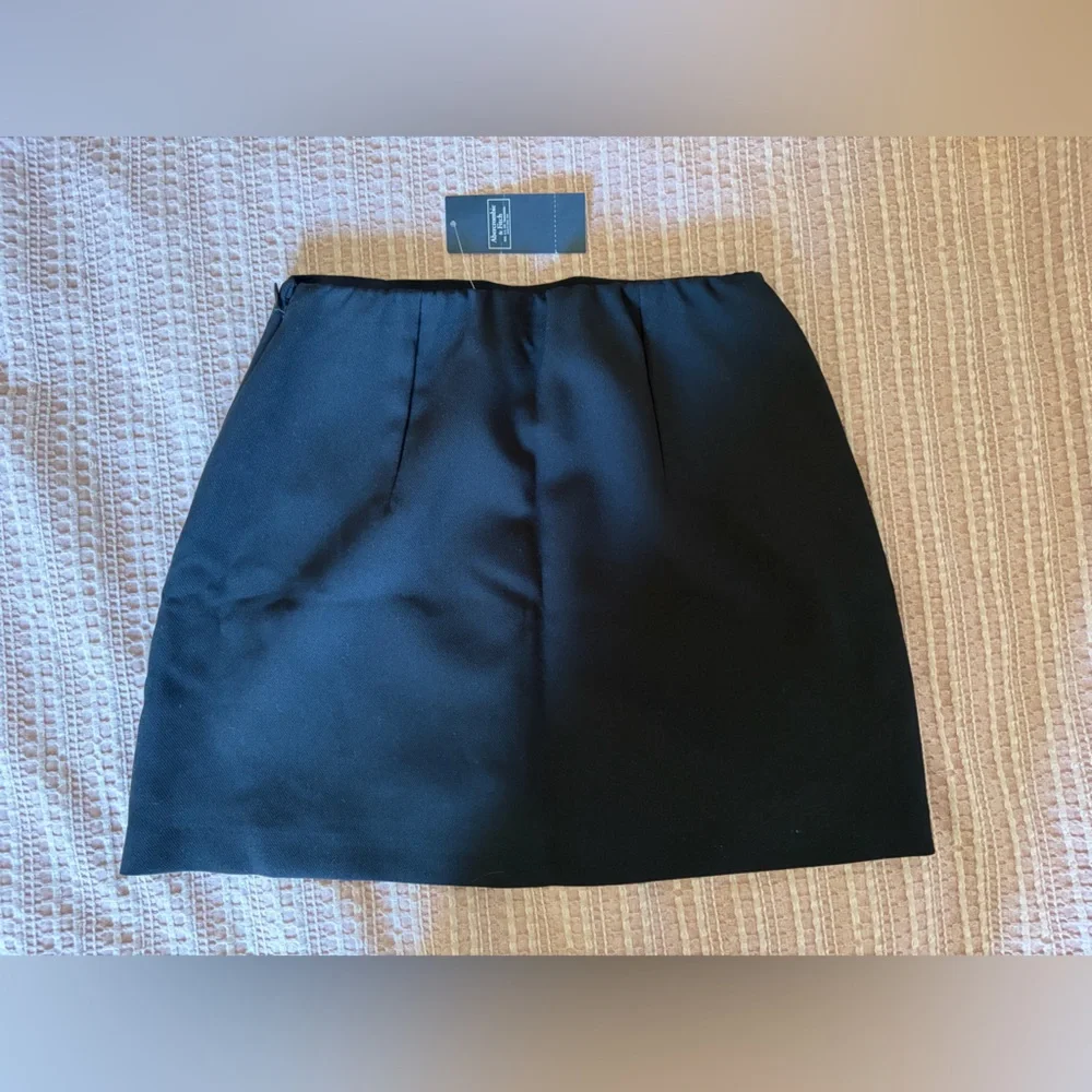 NWT A&F Black Mini Skort - Picture 2 of 3